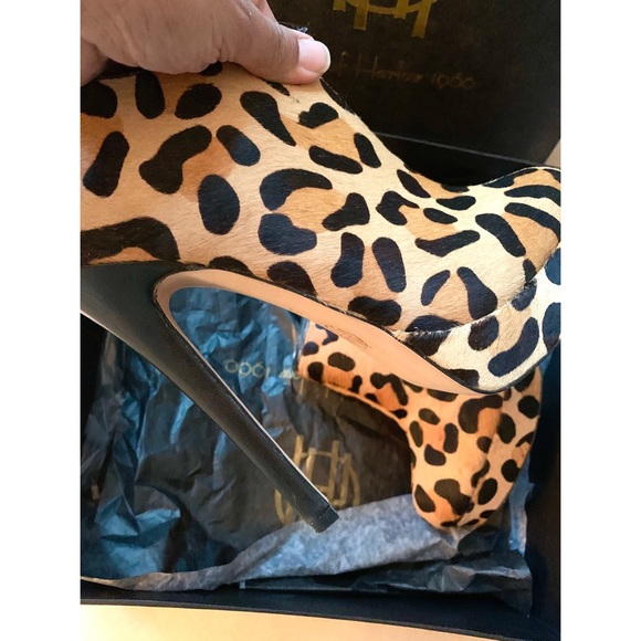 HOUSE OF HARLOW 1960 Animal Print Ankle Boots - Picture 8 of 8